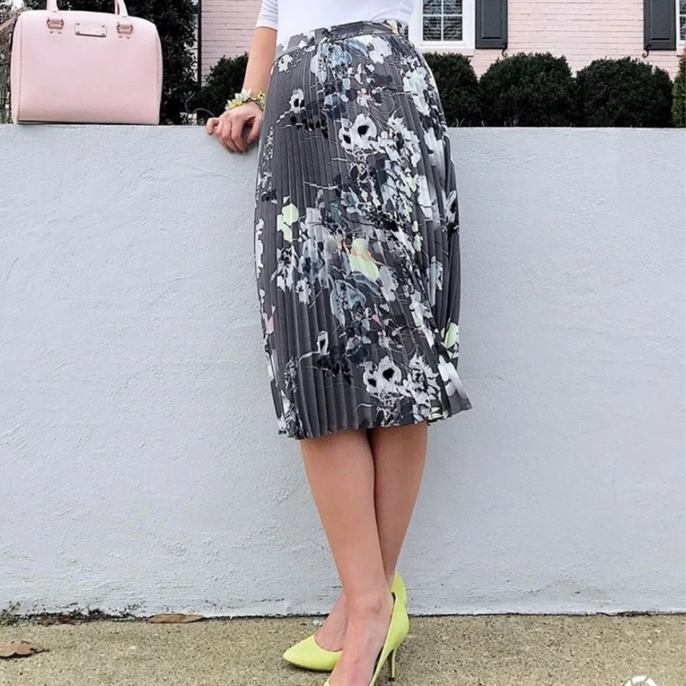 Accordion pleated midi skirt - Picture 2 of 7
